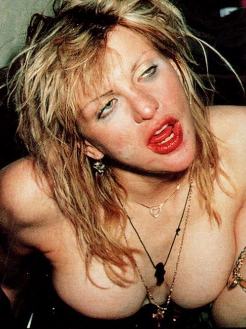 Courtney Love não tem medo do ridículo.