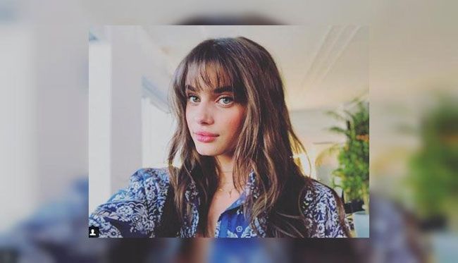 Taylor Hill usa uma franja comprida muito versátil para qualquer ocasião