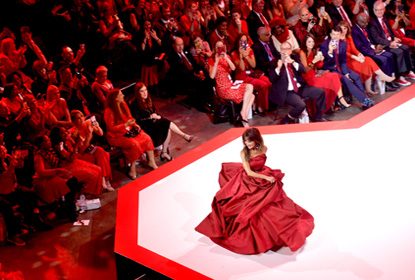 Chuva de estrelas no desfile Red Dress Collection® 2019
