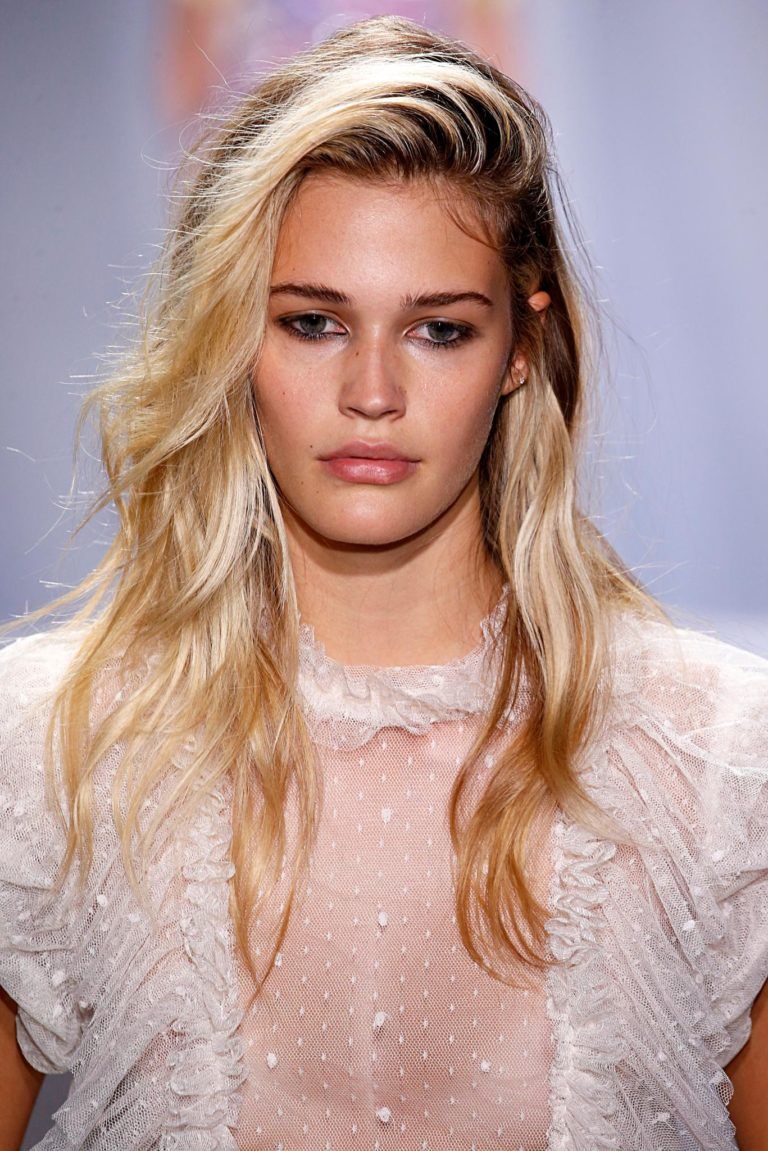 Penteados dos anos 90 que voltam para causar sensação