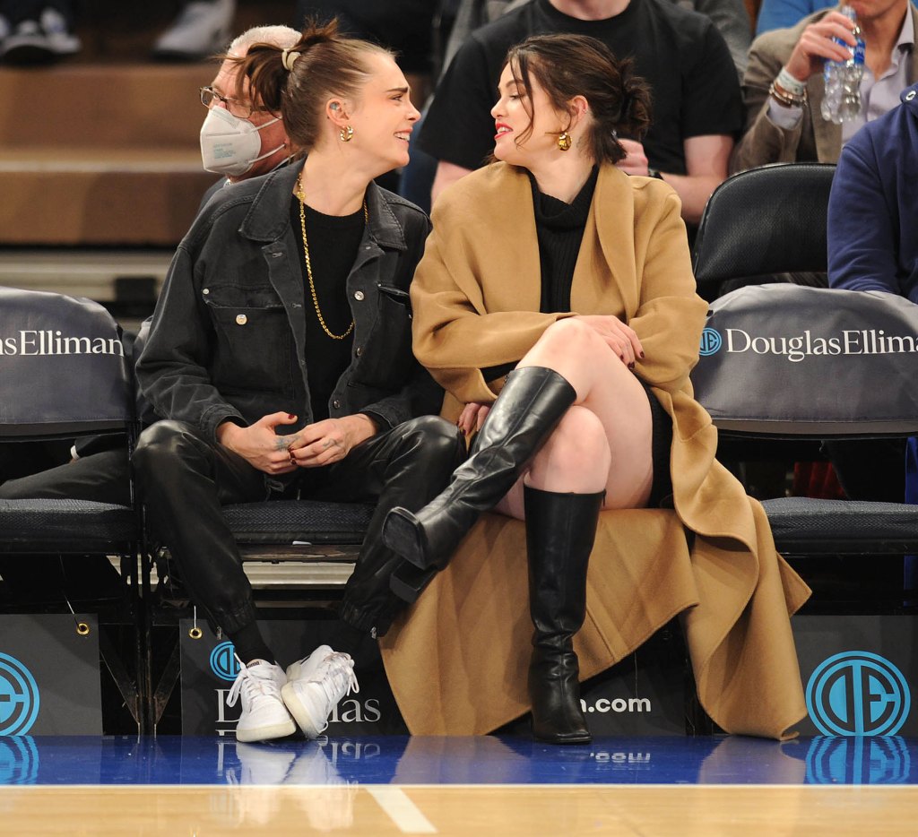 Selena Gomez e Cara Delevingne compartilham beijo apaixonado (!?)