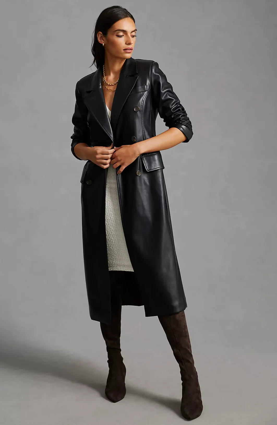 10 trench coats em couro e sintético que te vão aquecer esta temporada