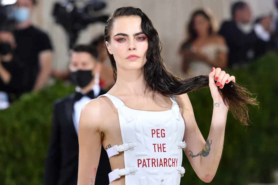 Cara Delevingne: a evolução do cabelo ao longo dos anos