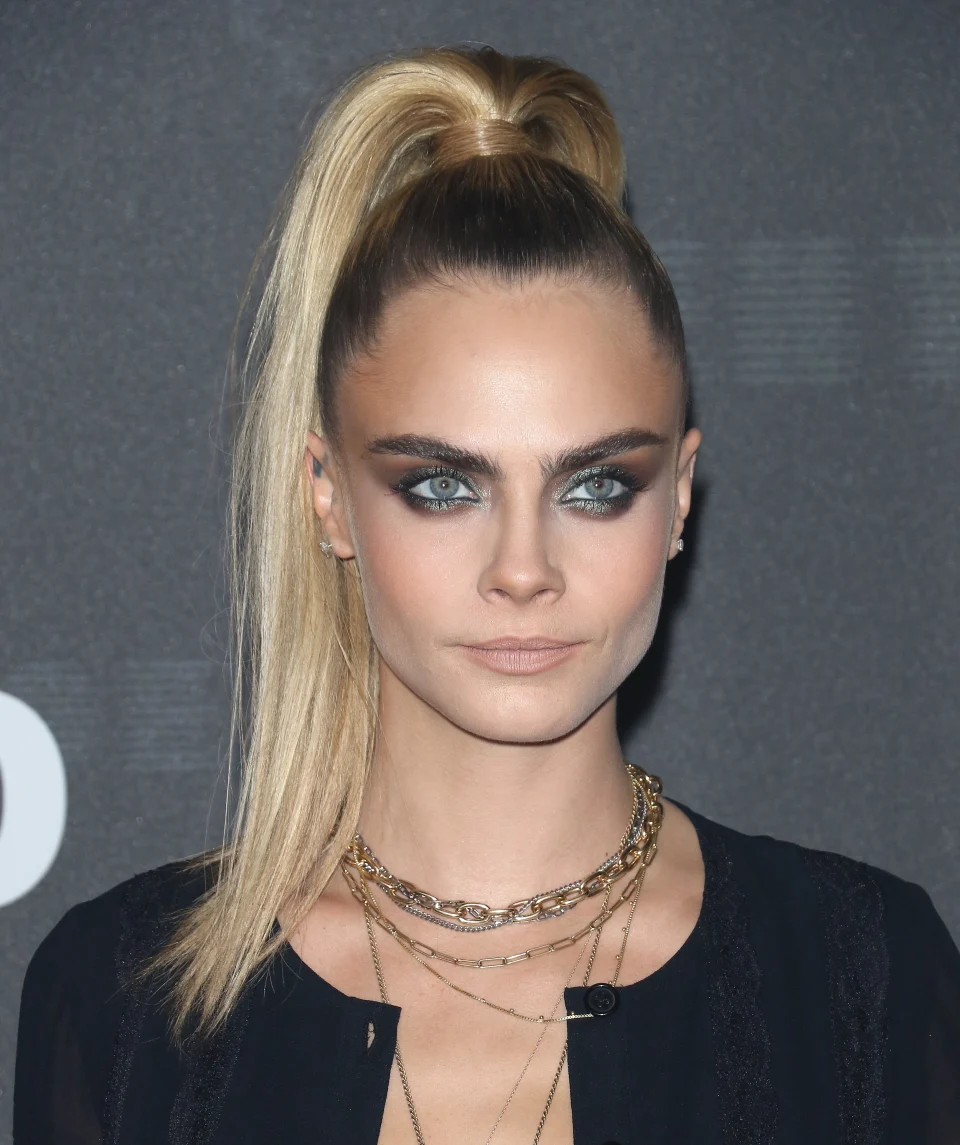 Cara Delevingne: a evolução do cabelo ao longo dos anos