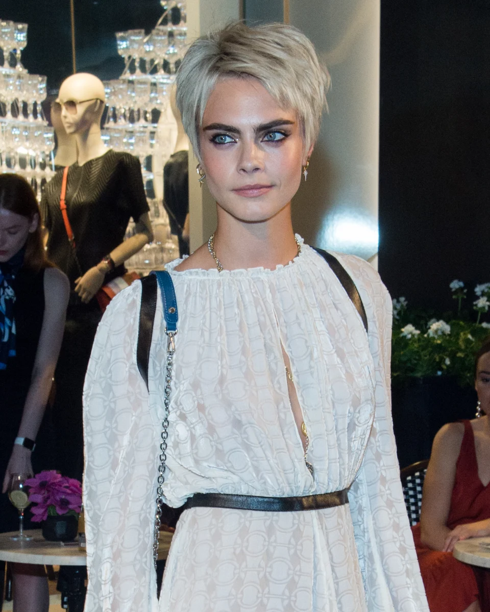 Cara Delevingne: a evolução do cabelo ao longo dos anos