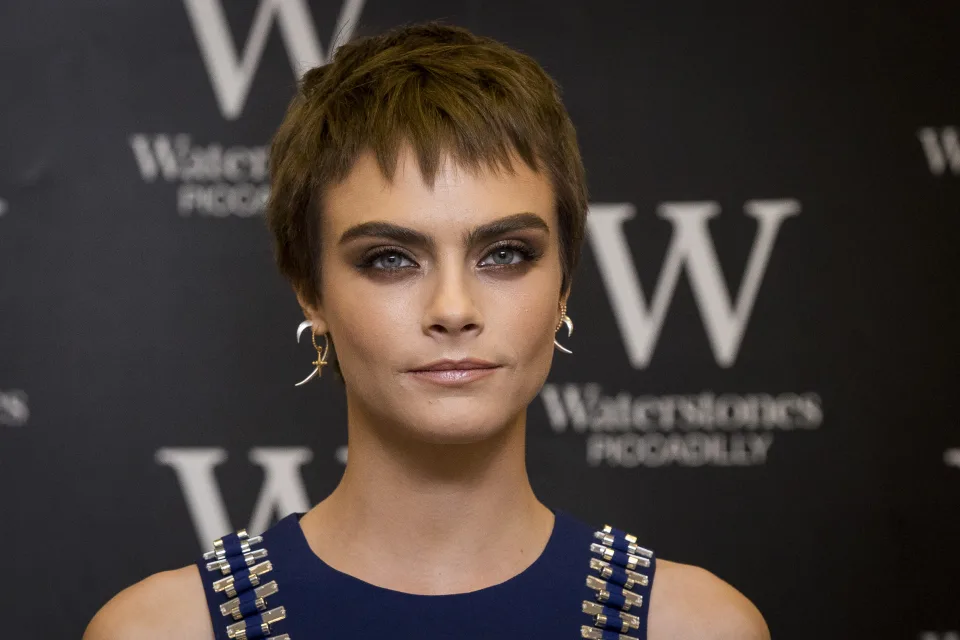 Cara Delevingne: a evolução do cabelo ao longo dos anos