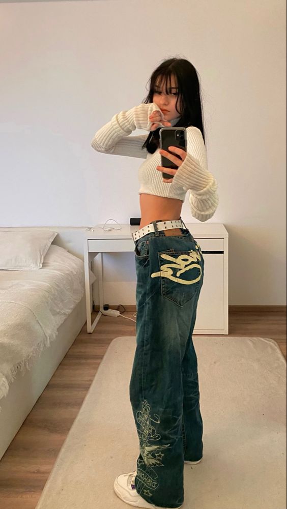 O que é a tendência de moda estilo Y2K? O que vestir?