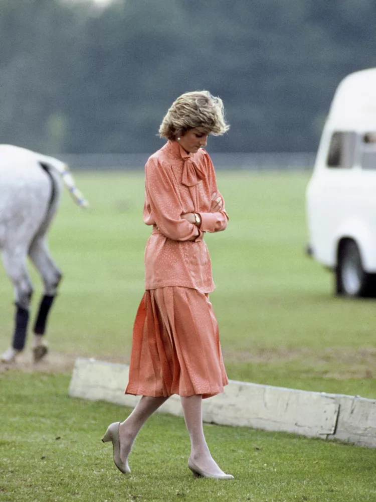 25 looks que inesquecíveis de Diana, a Princesa de Gales