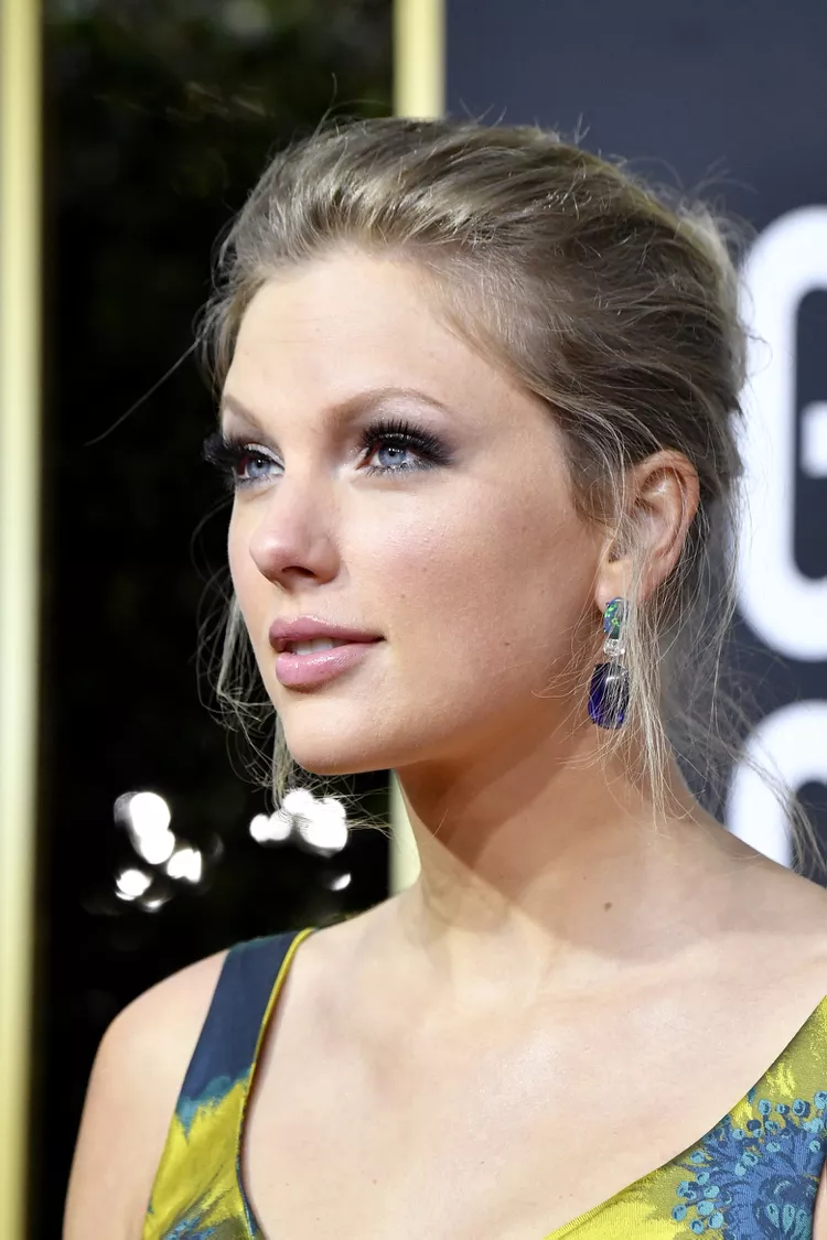 20 looks icónicos de maquilhagem de Taylor Swift