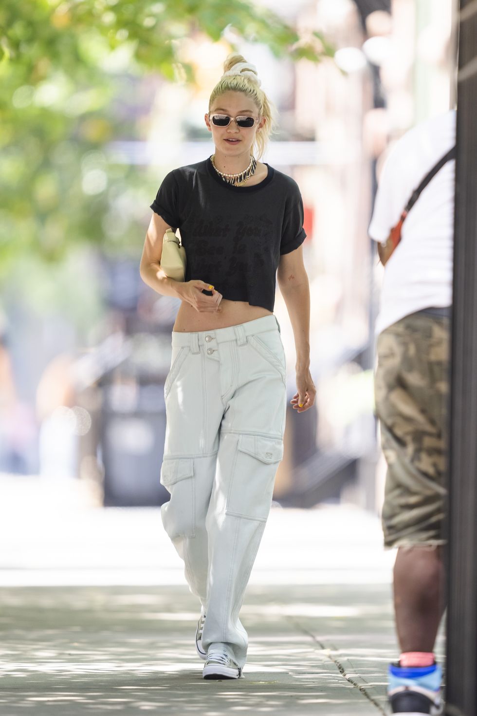 15 cargo pants outfits que vão elevar o teu estilo este verão