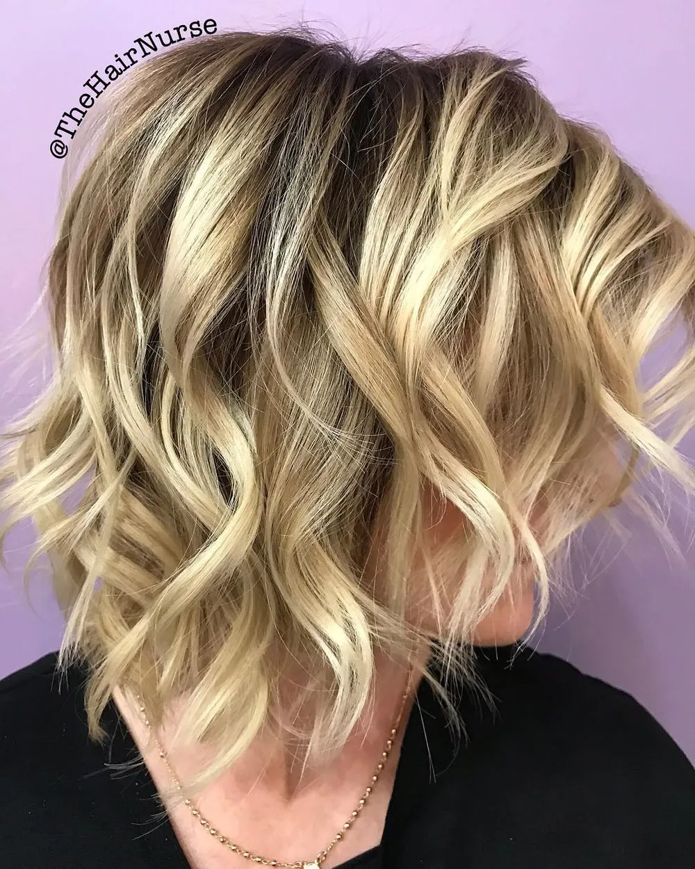 Este bob é um penteado que acrescenta elegância e frescura