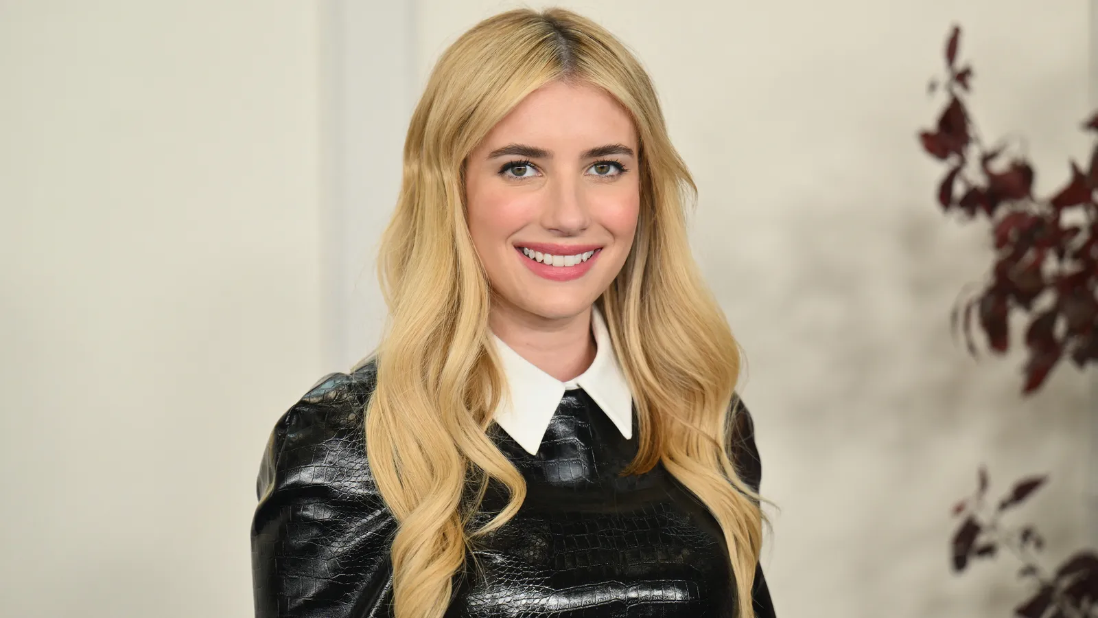 Emma Roberts volta a ser ruiva quase uma década depois