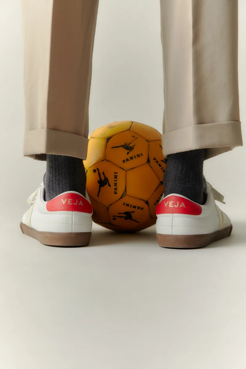 Novo modelo VEJA inspirado em icónico movimento de futebol