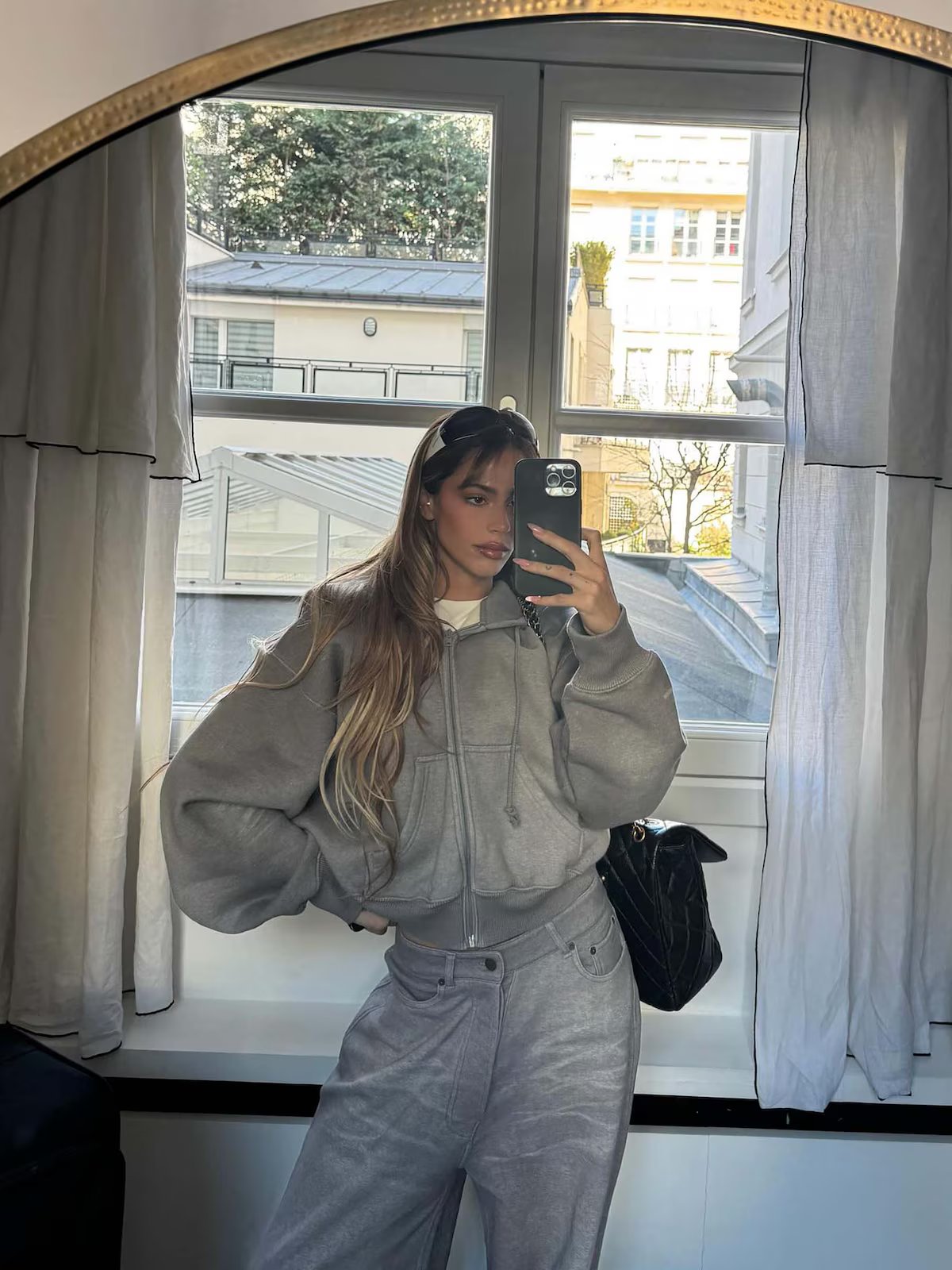 Tini Stoessel em Paris e os seus looks mais ousados