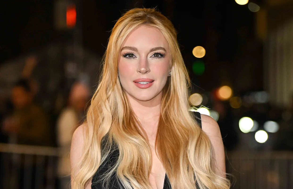 Lindsay Lohan com nova cor de cabelo para o verão