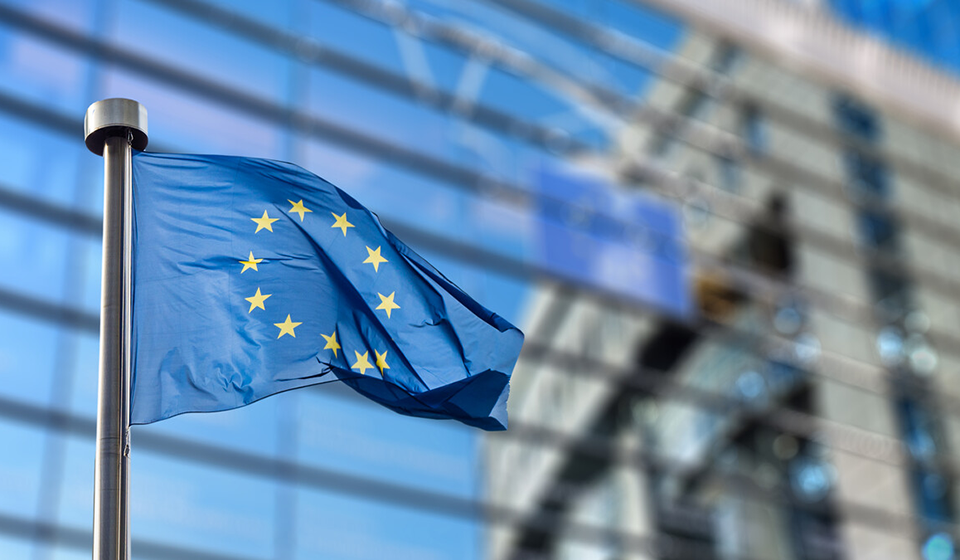 Bruxelas publica rascunho sobre a destruição de têxteis não vendidos